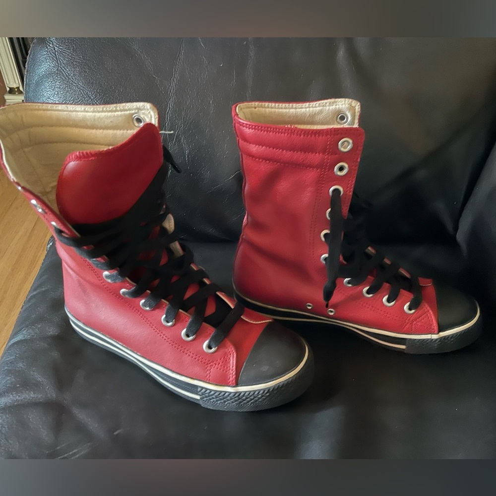 Colin Stewart red hi-top leather sneaker. - Picture 4 of 6